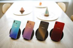 三星Galaxy A6s成年轻人